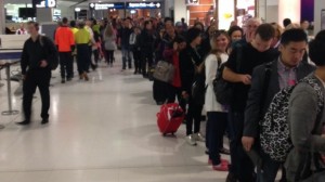 Passengers queue at Sydney International Airport for security checks on Monday. Photo: CPSU