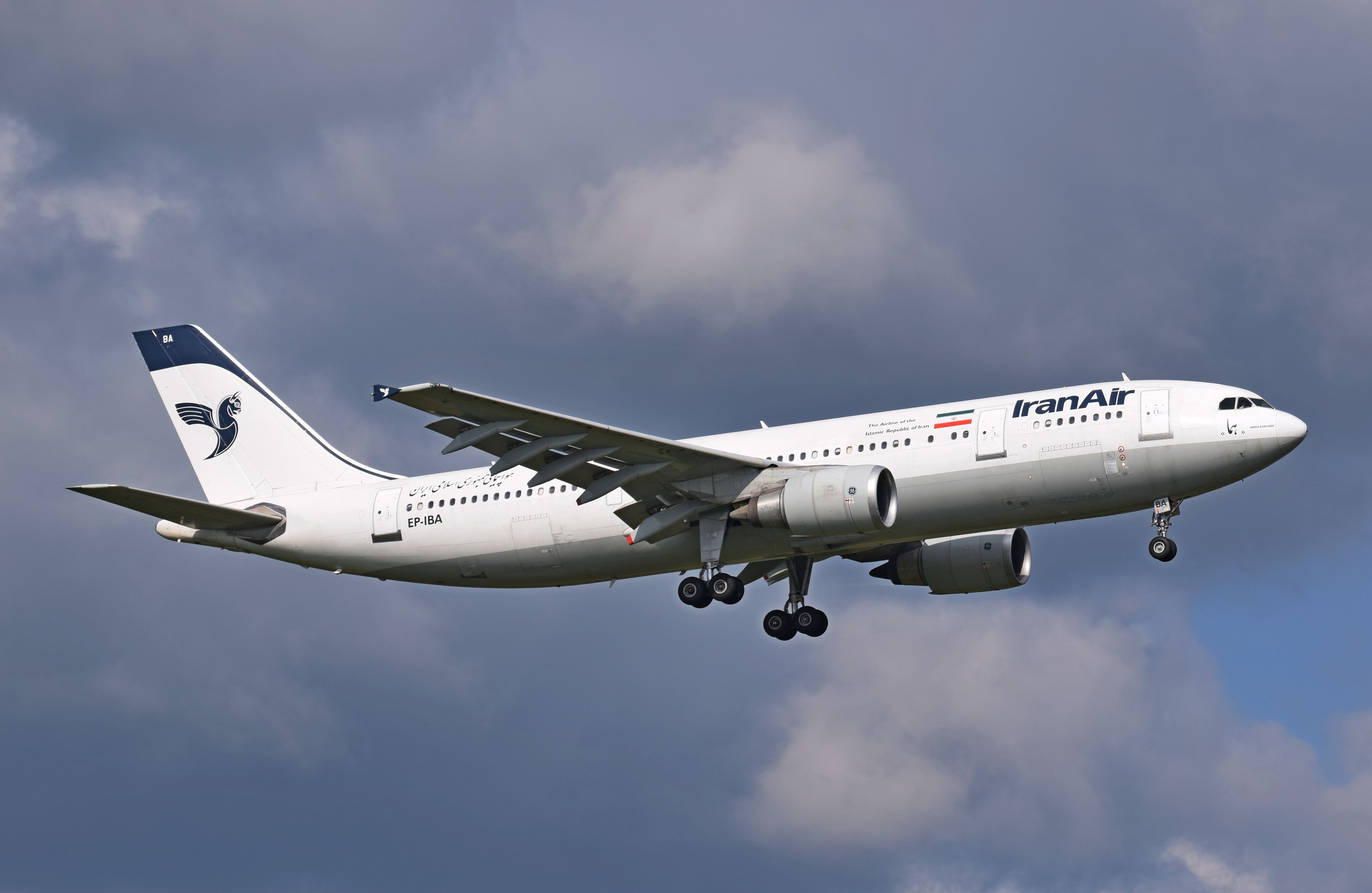 Iran_Air_Airbus_A300_(EP-IBA)_arrives_London_Heathrow_Airport_21September2014_arp