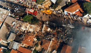31/10/1996 Brasil, São Paulo, SP. Acidente aéreo da TAM. Na foto, vista aérea do local onde o avião da TAM caiu em São Paulo. - Crédito:SILVIO RIBEIRO/AGÊNCIA ESTADO/AE/Codigo imagem:8799