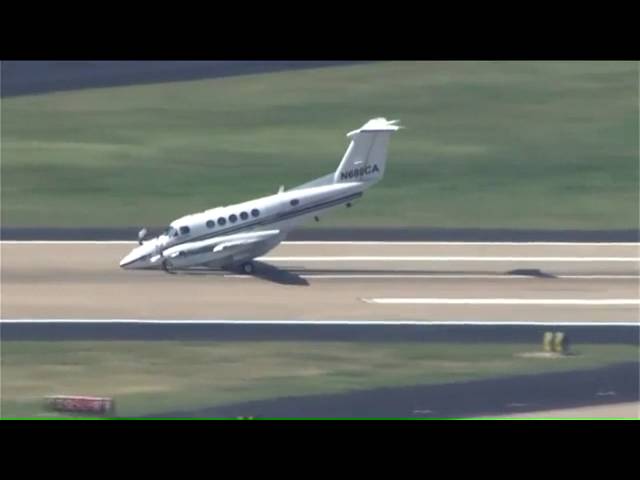 Alert Video A King Air B0 S Landed With Nose Gear Up Today At Wiley Post Airport Usa Airlive