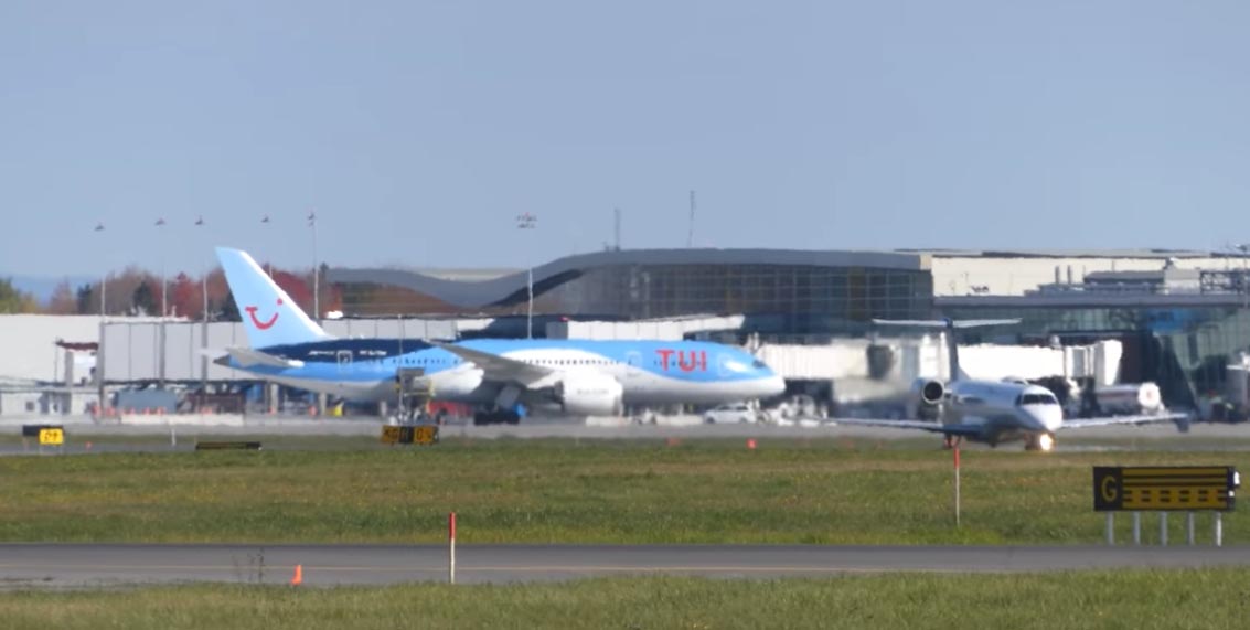 BREAKING A man’s body has been found in the undercarriage of a plane at Gatwick Airport BREAKING A man’s body has been found in the undercarriage of a plane at Gatwick Airport