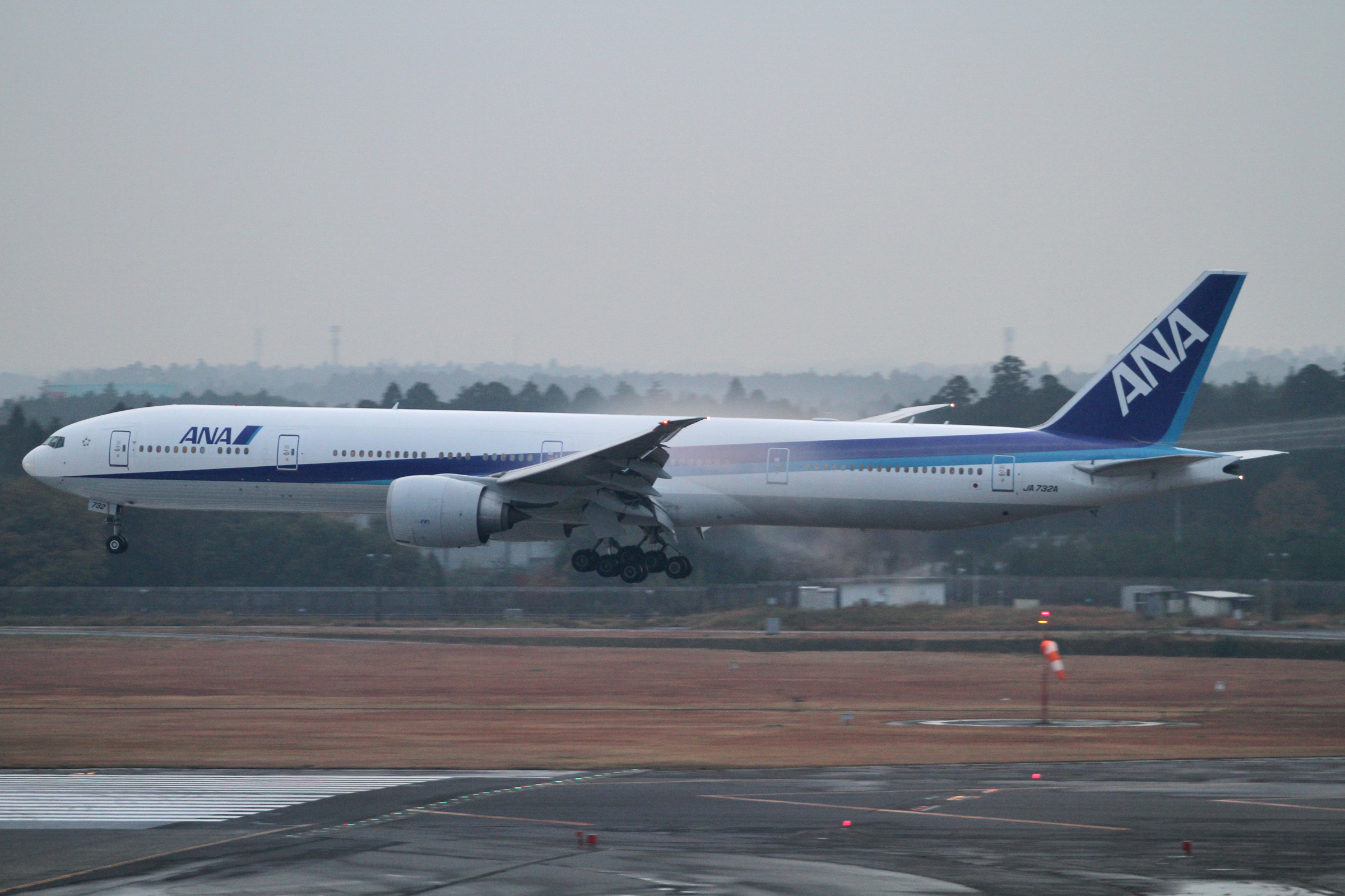 Ana Boeing 777 300er Flight Nh175 To Tokyo Turned Back To Lax Because Of Unauthorized Person Aboard Airlive