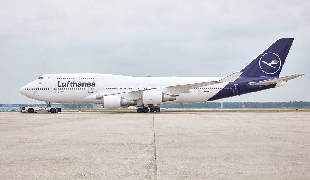 Lufthansa Boeing 747-400 new new livery - AIRLIVE