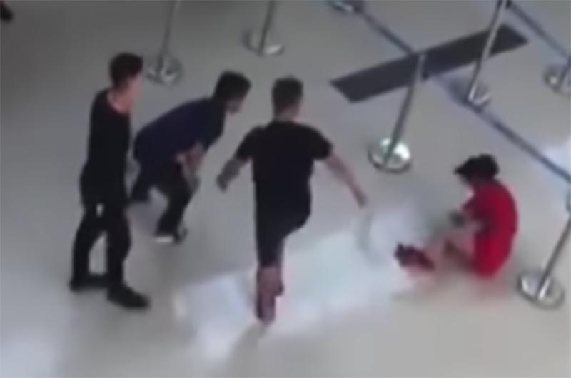 Three Men Assault Vietjet Flight Attendant Over Selfie