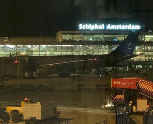 terminado Artesano amistad BREAKING Ongoing police operation at of Amsterdam Schiphol Airport  following 'incident' on plane - AIRLIVE