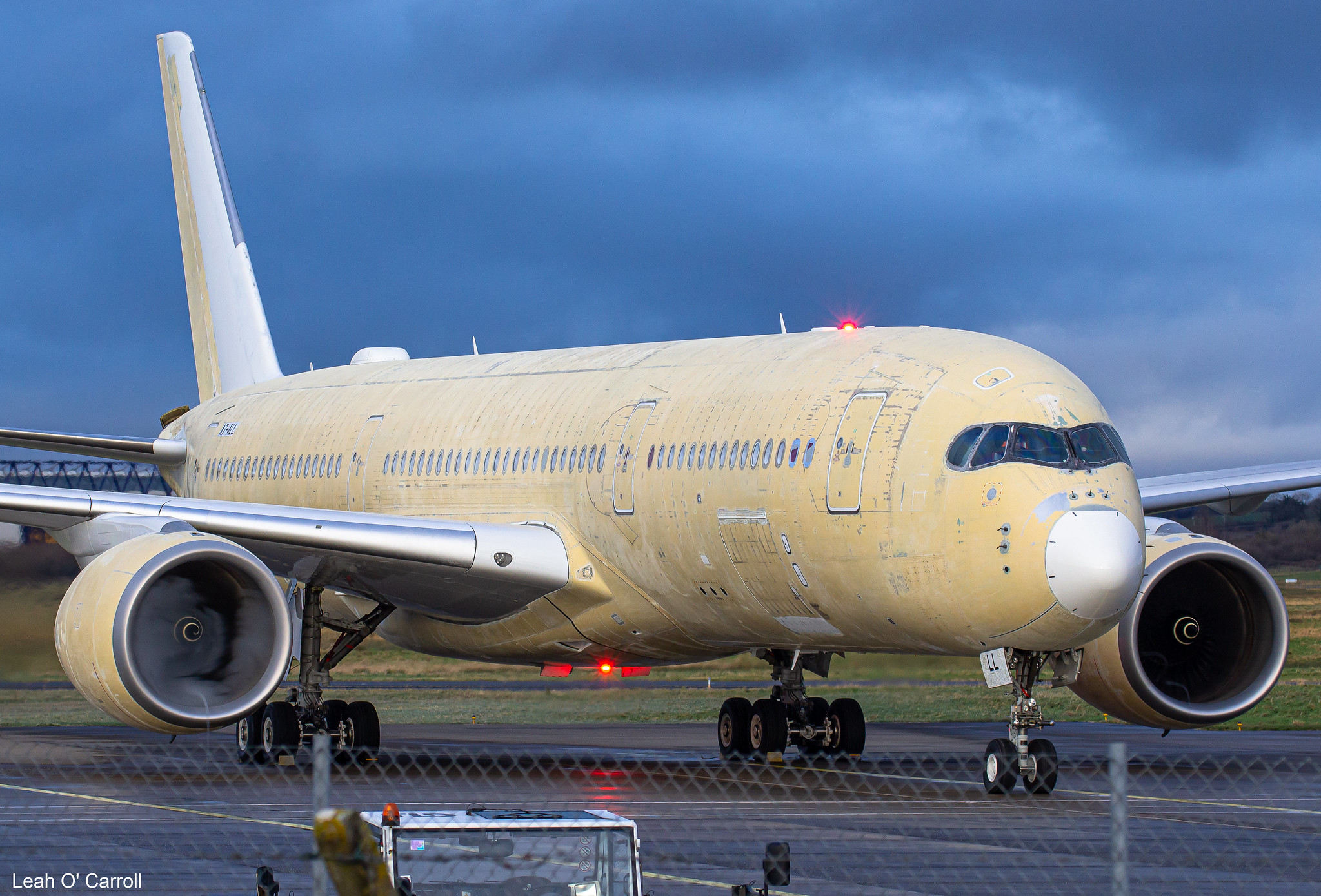 Irregularities have been found on the surface coating of a Qatar Airways A350 - AIRLIVE