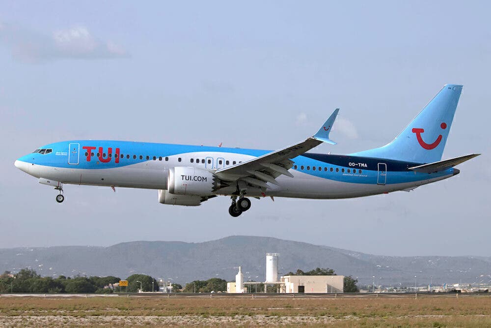 incident tuifly belgium boeing 737 max returns to boeing field due to technical issue airlive