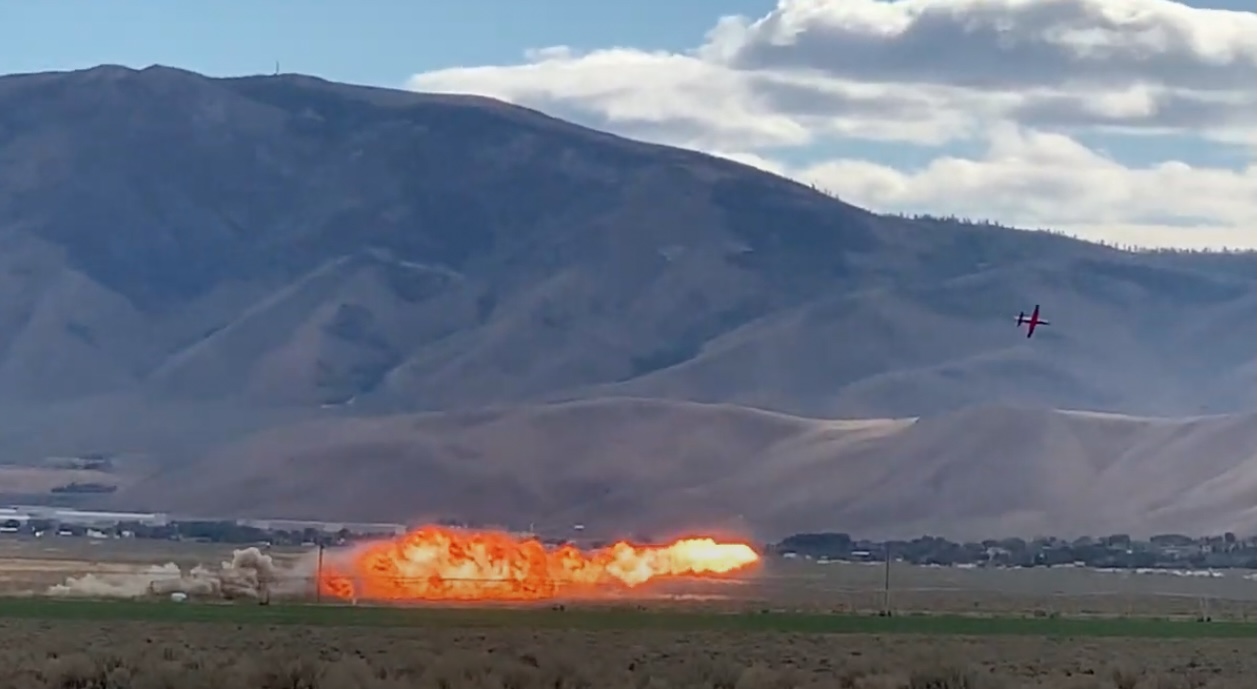 BREAKING A plane has crashed at the Reno Air Races near a Nevada airport -  AIRLIVE